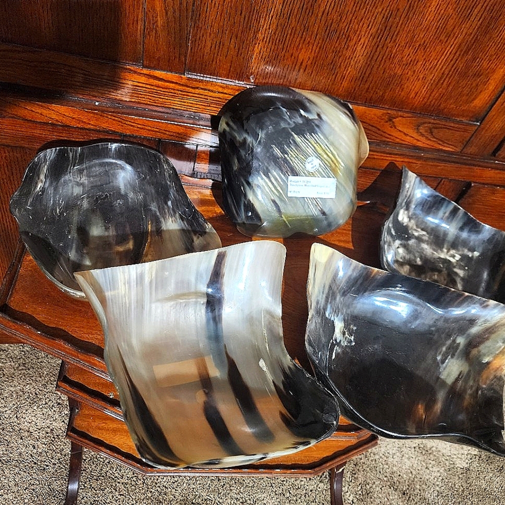 Bowls, made of horn, from India